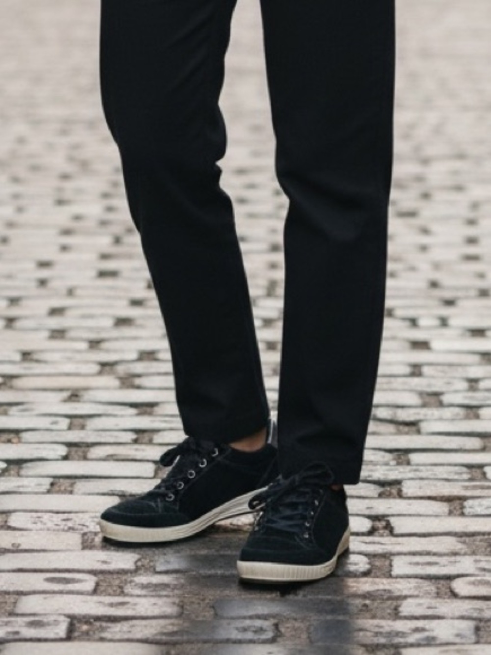 ARA Black Suede Lifestyle Sneaker Metallic Laces & Heel Counter Sz 7.5 US | GUC